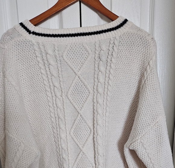 Taylor Swift Women's Inspired Cream Star Oversize Cable Knit Cardigan Size XL. - Picture 9 of 11